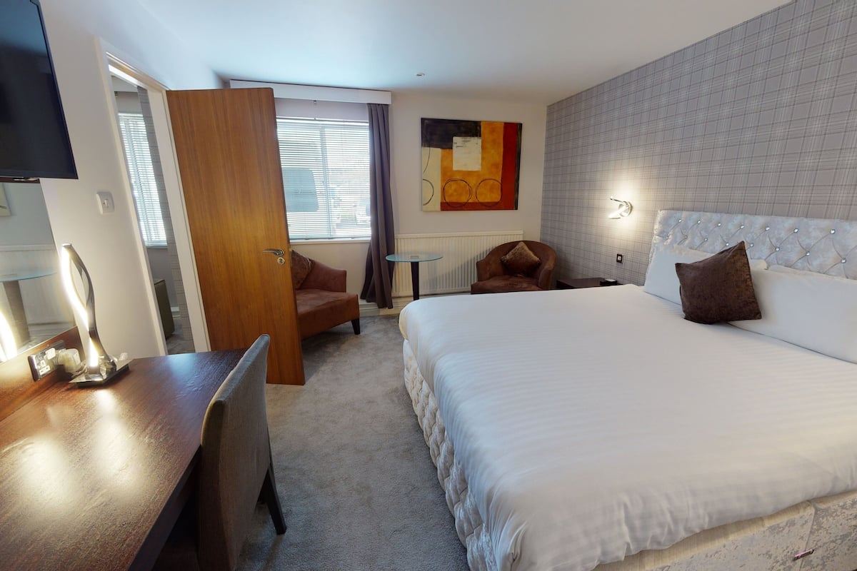 Suite, 1 King Bed, Non Smoking