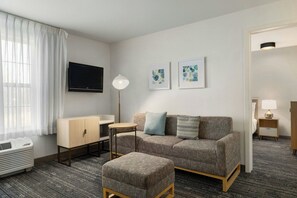 Premium bedding, desk, blackout curtains, soundproofing - TownePlace Suites by Marriott Detroit Dearborn (Dearborn)