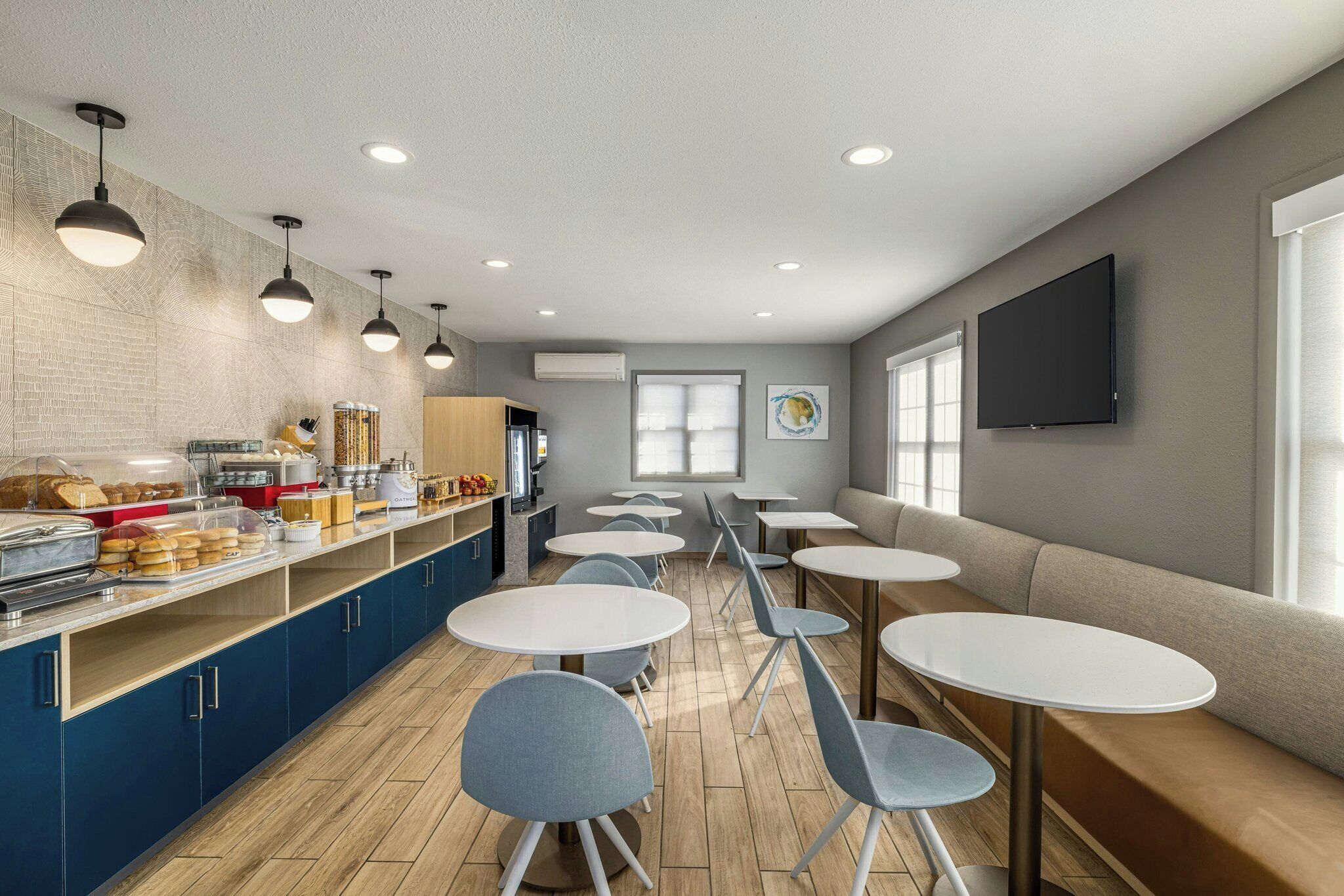 free daily continental breakfast