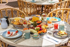 Tägliches inbegriffenes Frühstücksbuffet