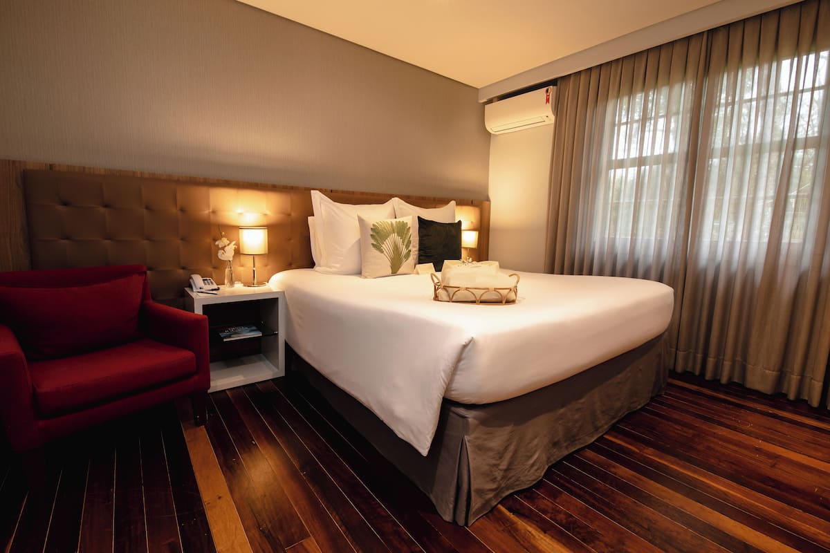 Premium bedding, pillowtop beds, minibar, in-room safe