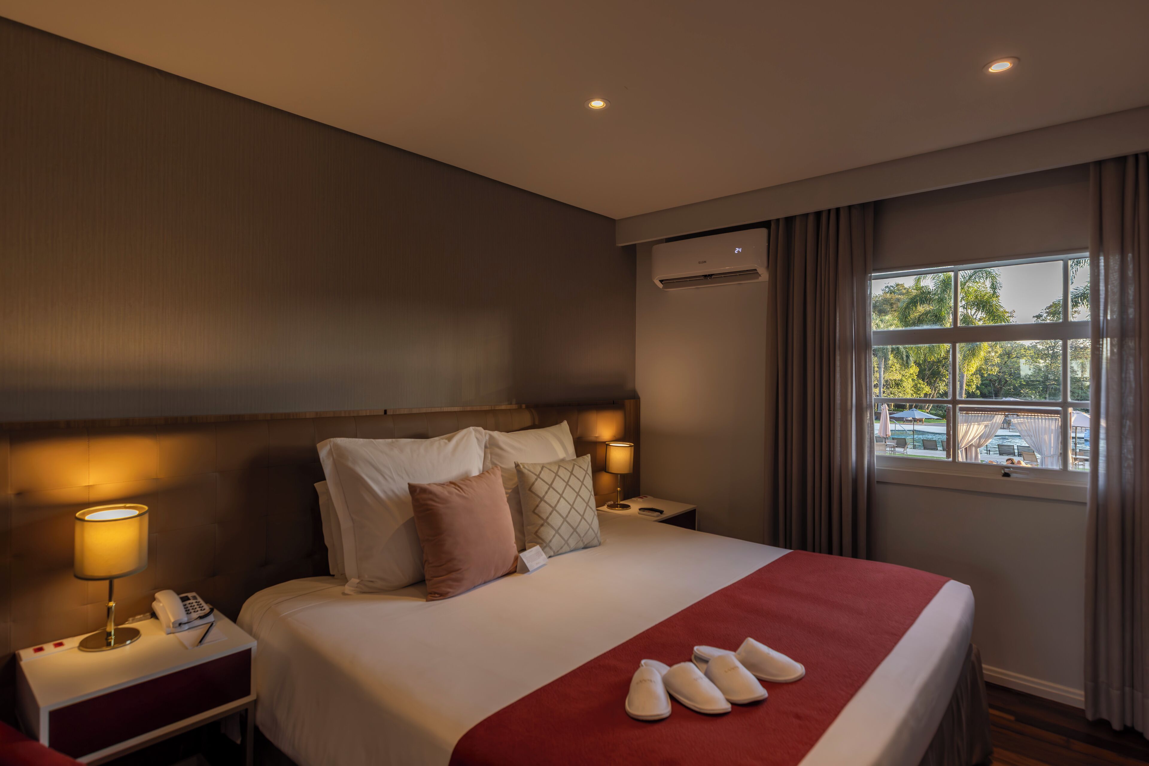 Deluxe Room | Premium bedding, pillowtop beds, minibar, in-room safe