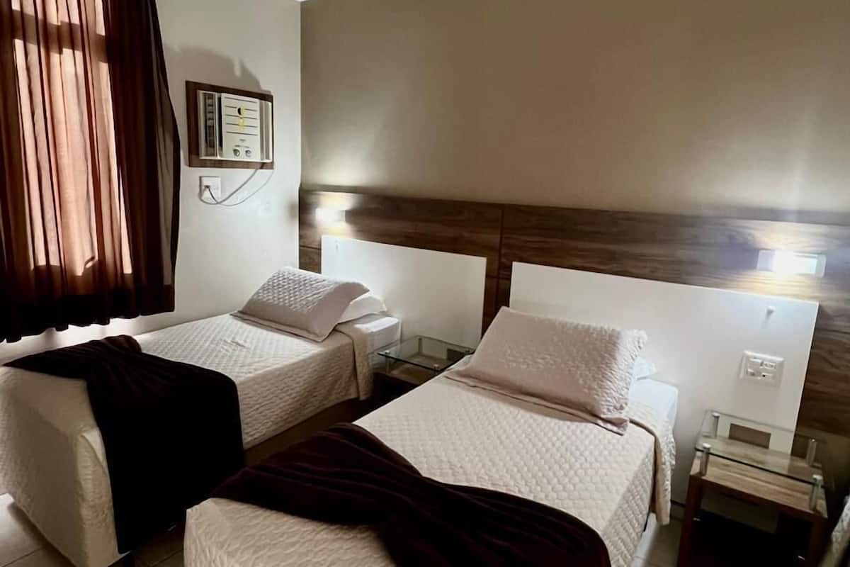 Deluxe Twin Room, 2 Twin Beds | Minibar, desk, free WiFi, bed sheets