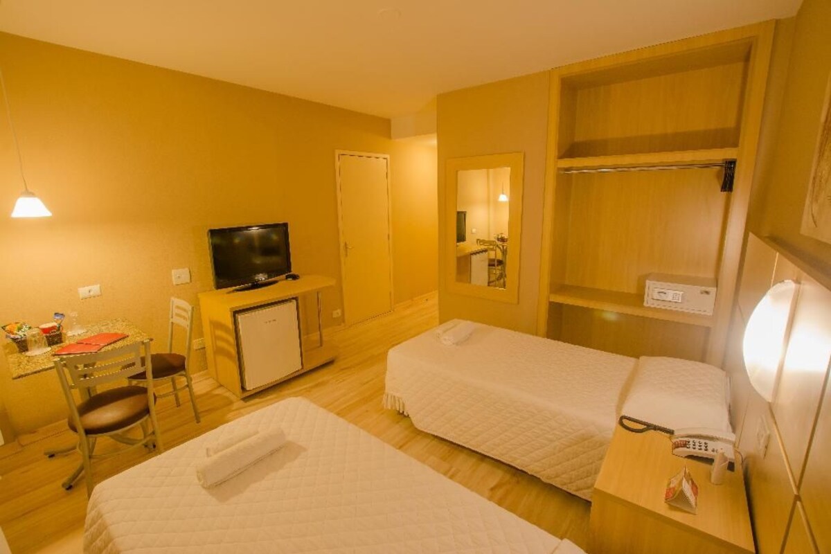 Minibar, wifi gratis y ropa de cama 