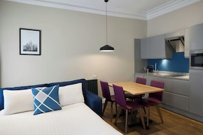 Studio (Larger) | In-room safe, desk, blackout drapes, iron/ironing board - Four Points Flex by Sheraton Edinburgh (Edinburgh)