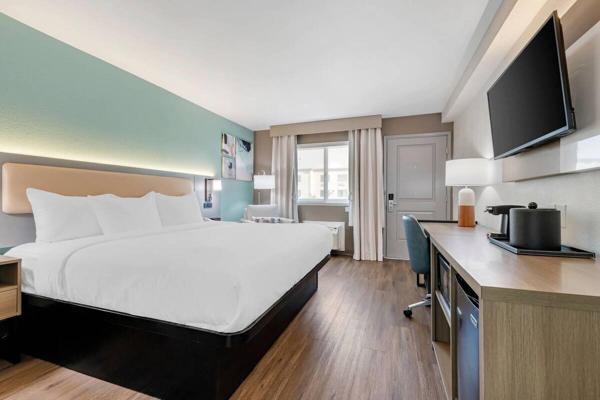 In-room safe, desk, laptop workspace, blackout drapes