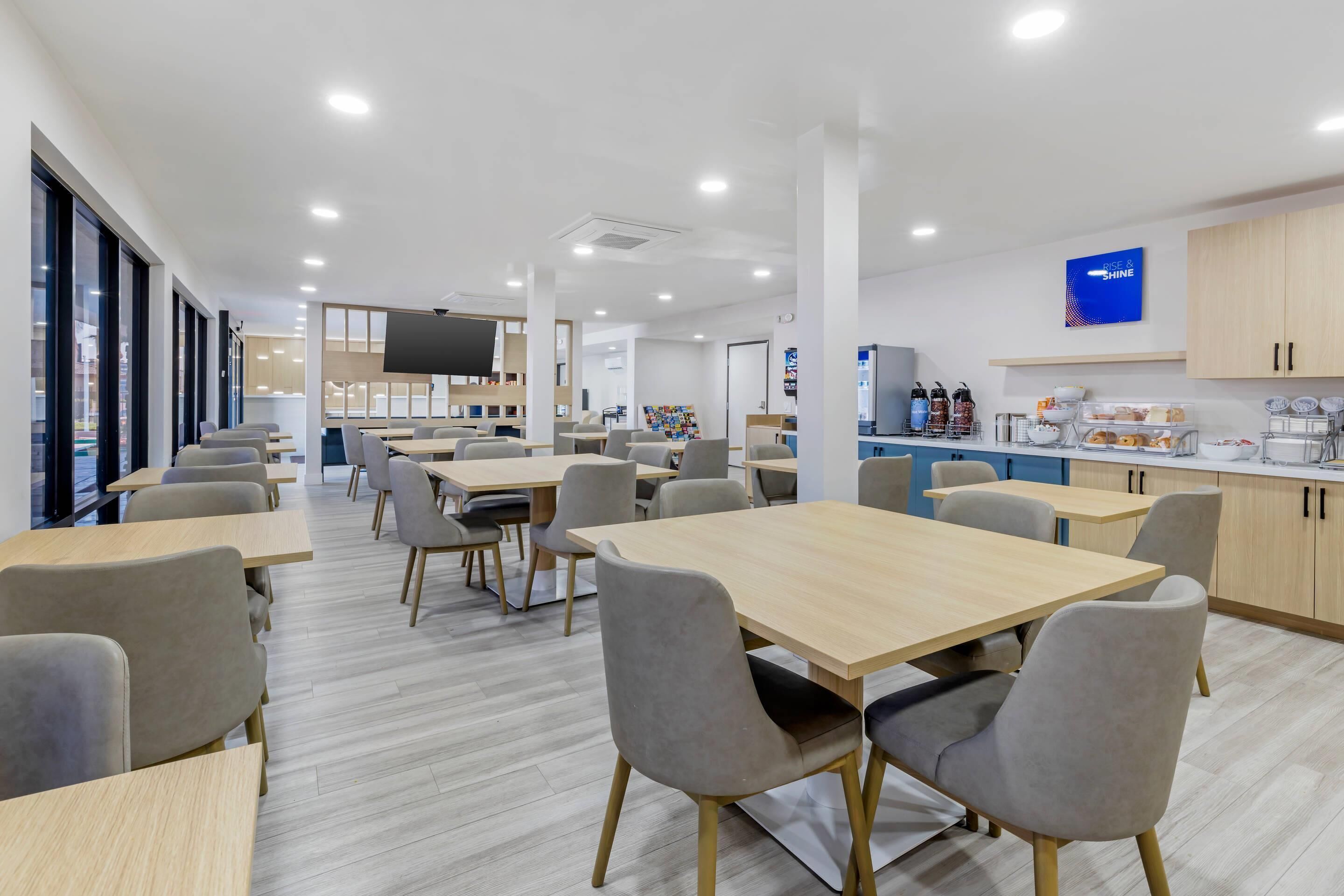 Sudah termasuk sarapan prasmanan setiap hari