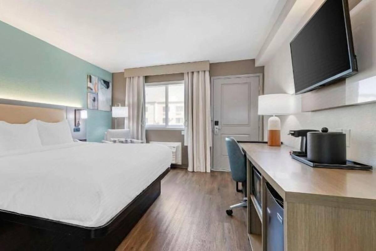 In-room safe, desk, laptop workspace, blackout drapes