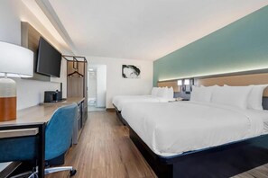 Standard Room, 2 Queen Beds, Non Smoking | Bathroom | Combined shower/tub, towels - Comfort Inn Sea World Area (San Diego)