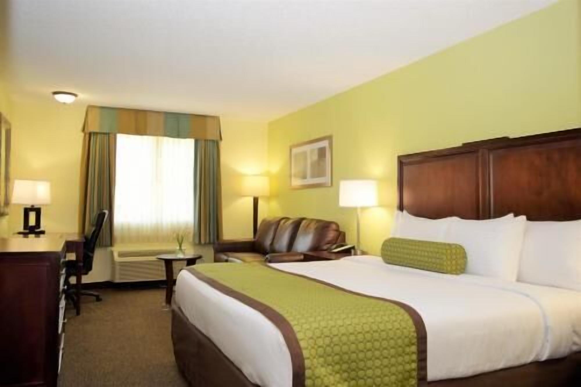 Premium bedding, pillowtop beds, desk, laptop workspace