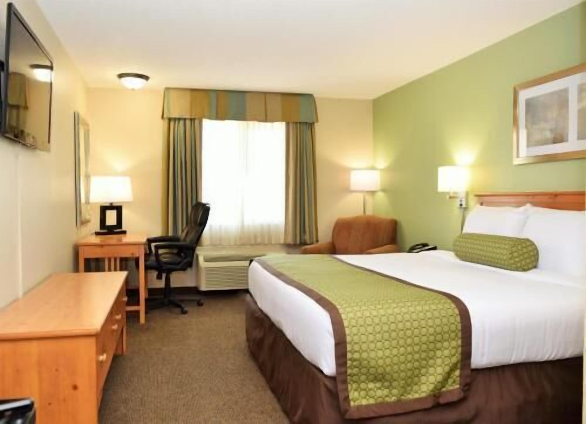 Premium bedding, pillowtop beds, desk, laptop workspace