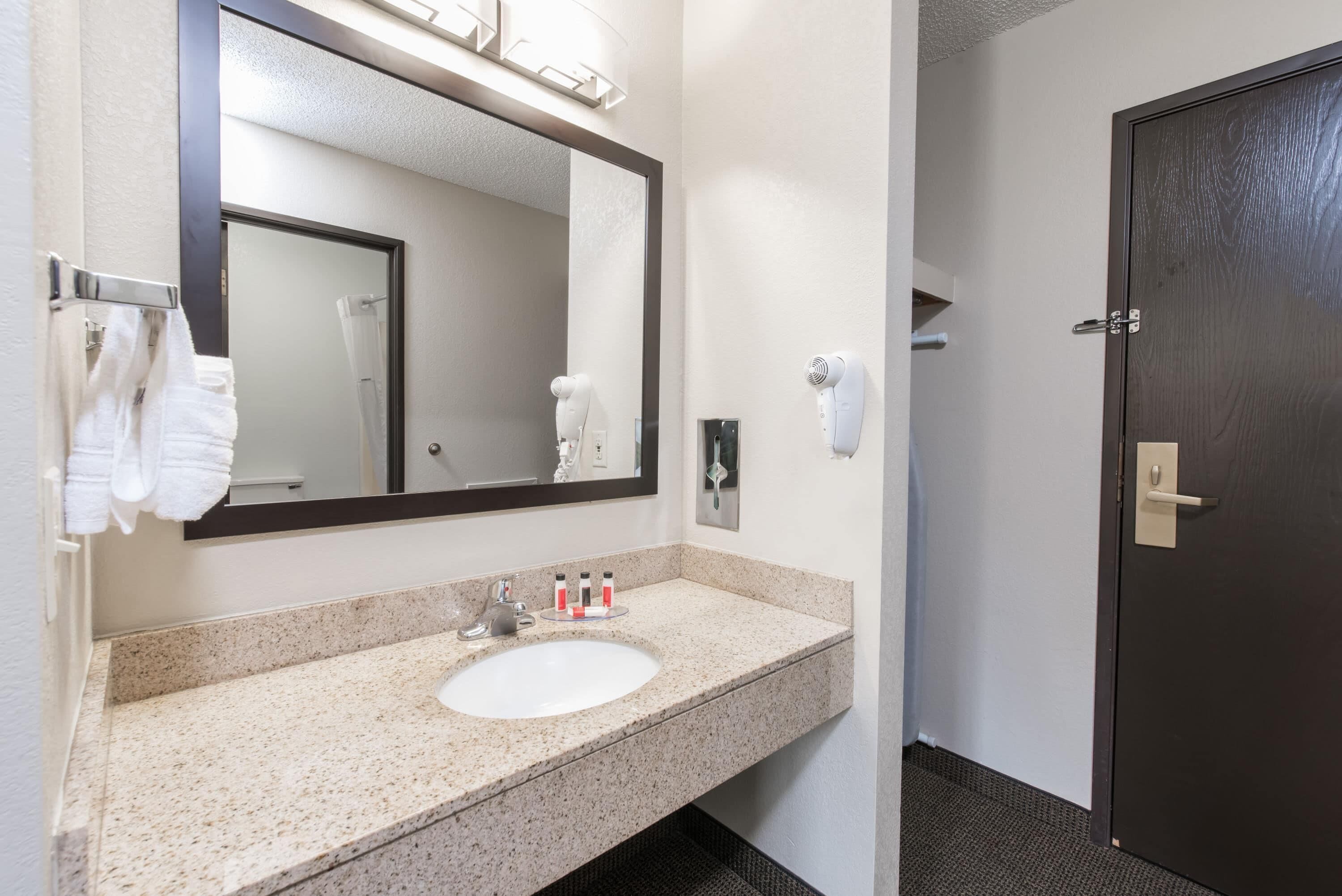 Combined shower/tub, eco-friendly toiletries, hair dryer, towels