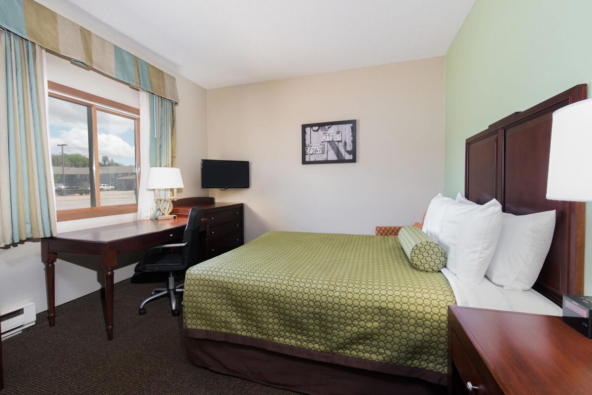 Premium bedding, pillowtop beds, desk, laptop workspace