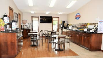 Café da manhã com buffet grátis todos os dias