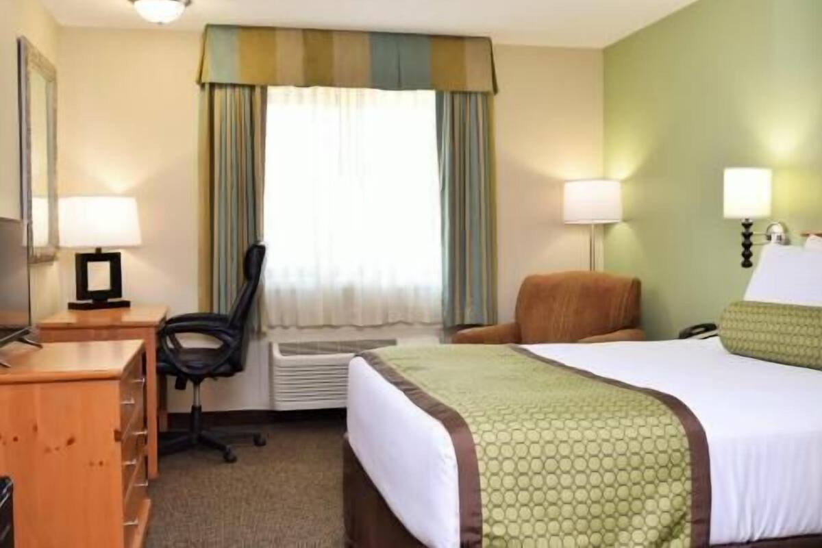 Premium bedding, pillowtop beds, desk, laptop workspace