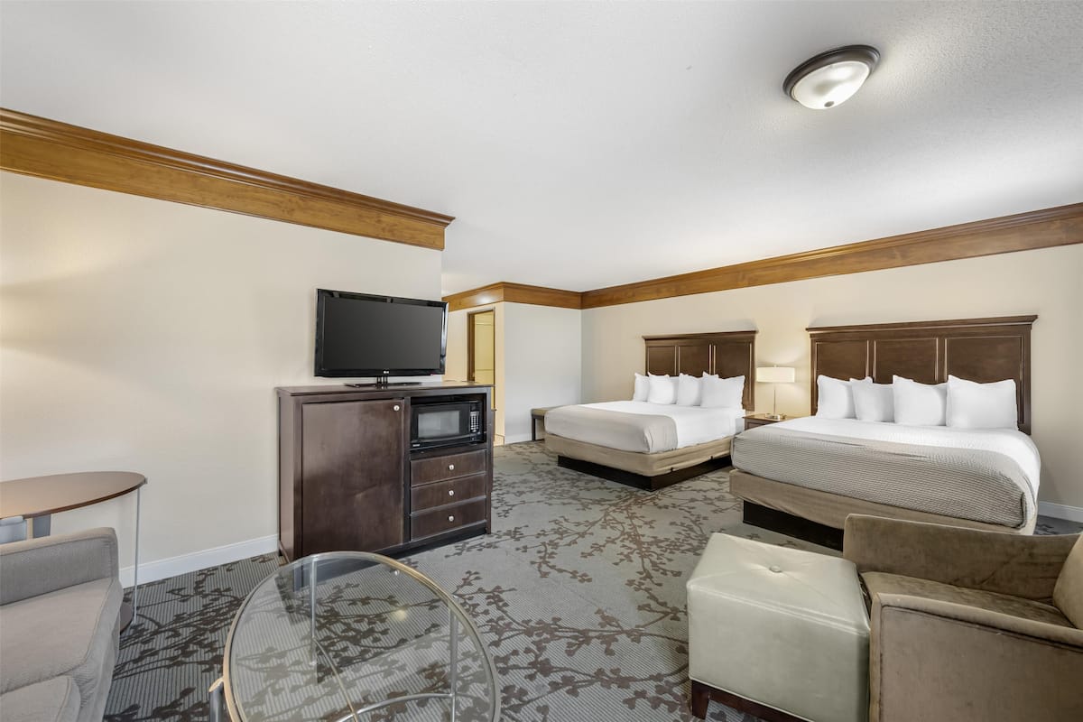 junior suite, 2 queen beds, non smoking, refrigerator & microwave (third bed is a sofabed) | 1 bedroom, iron/ironing board, free cots/infant beds, free rollaway beds