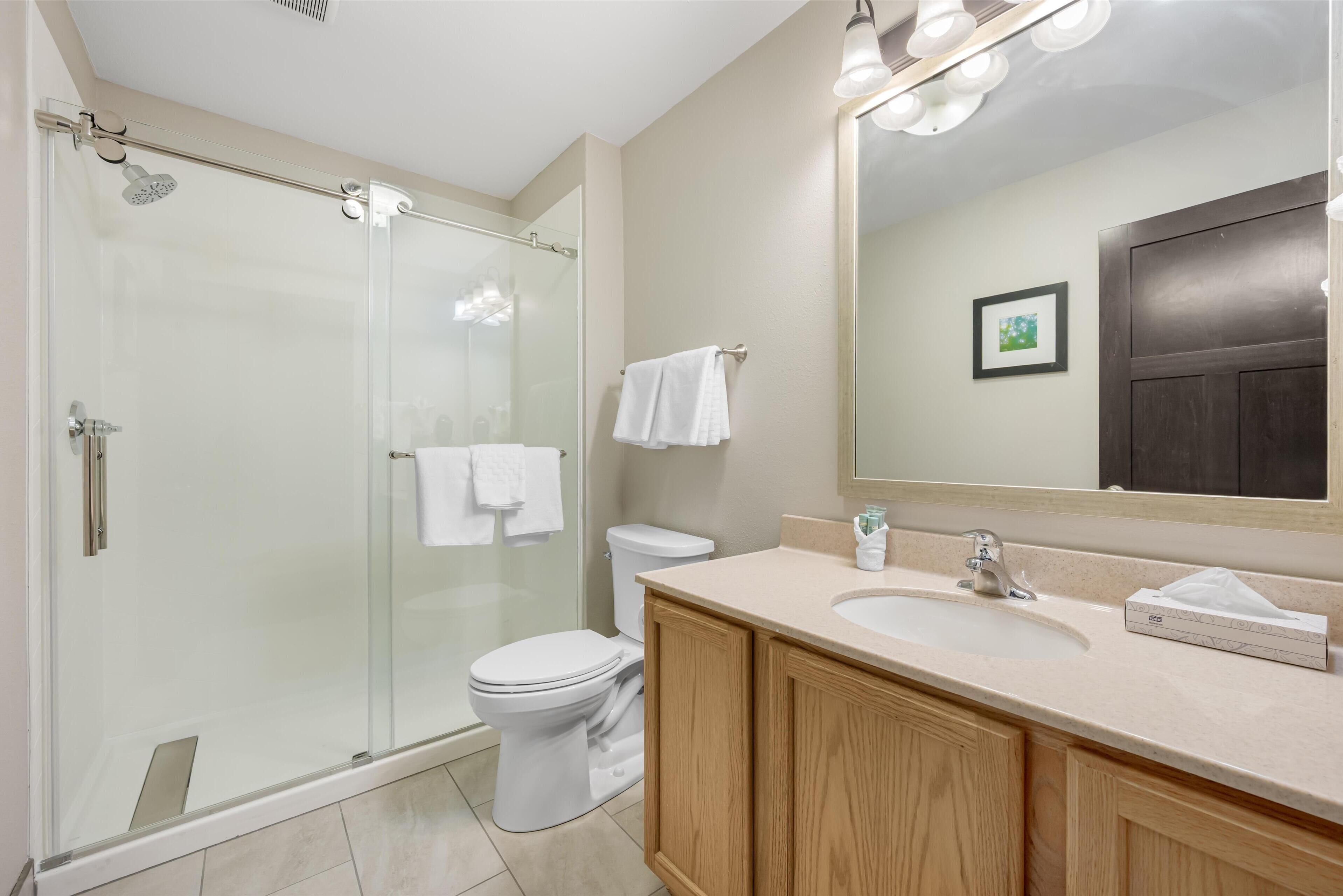 junior suite, 1 king bed, non smoking, refrigerator & microwave | bathroom | combined shower/bathtub, free toiletries, hair dryer, towels