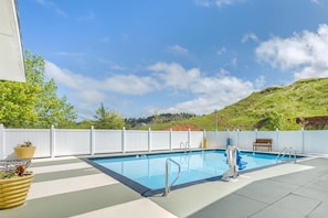 Outdoor pool, pool loungers