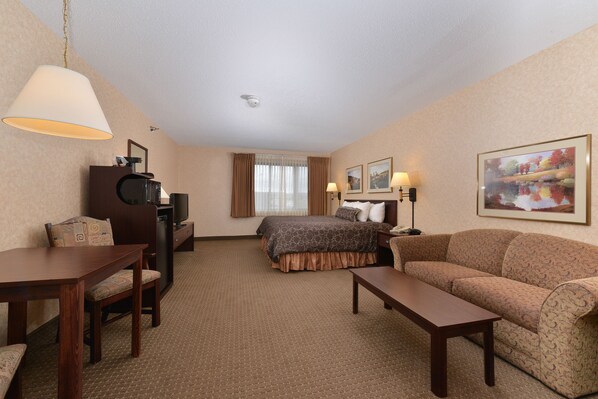 Standard Suite, 1 King Bed, Hot Tub (with Twin Sized Sofa Bed)