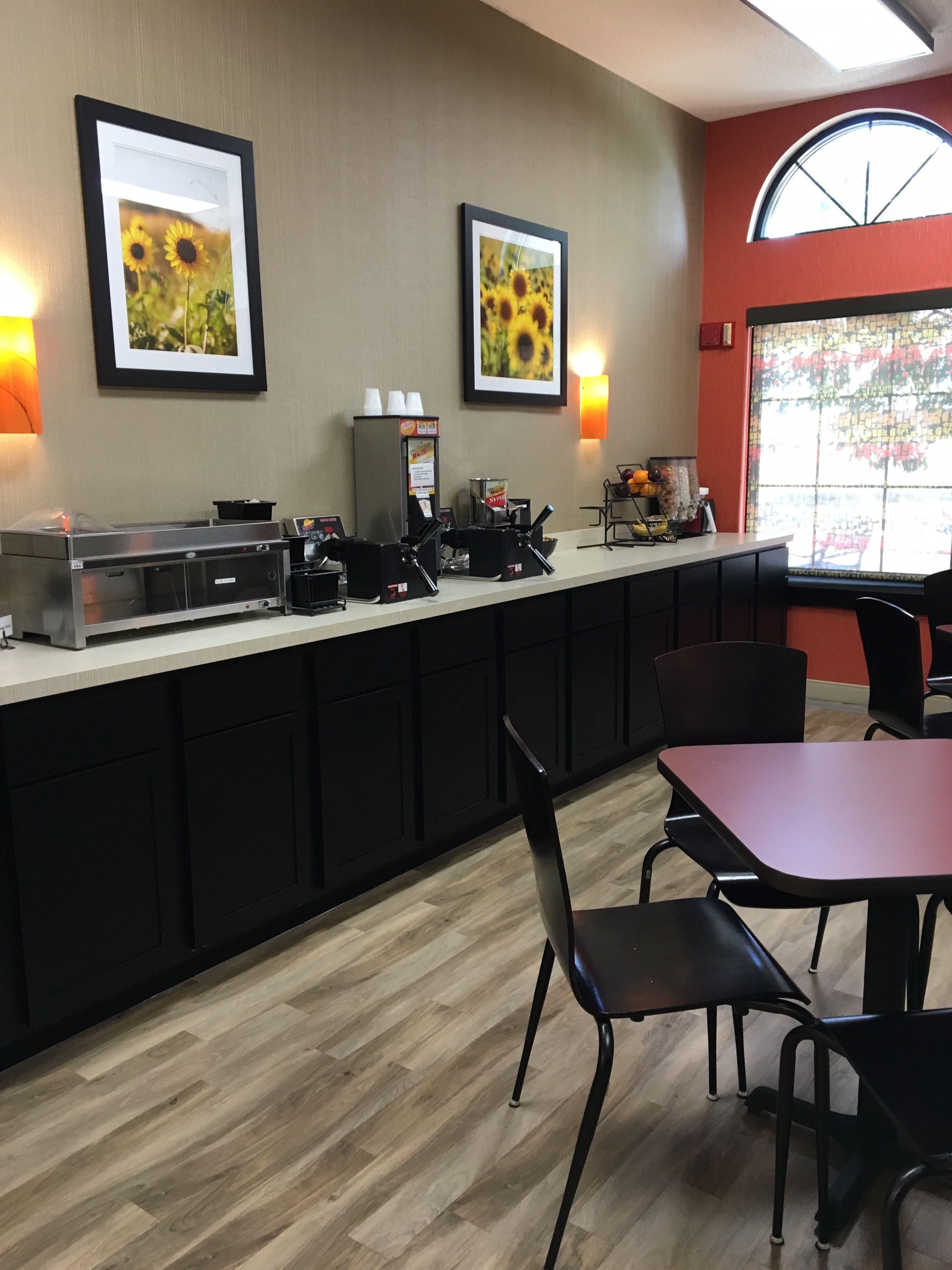 Free daily continental breakfast