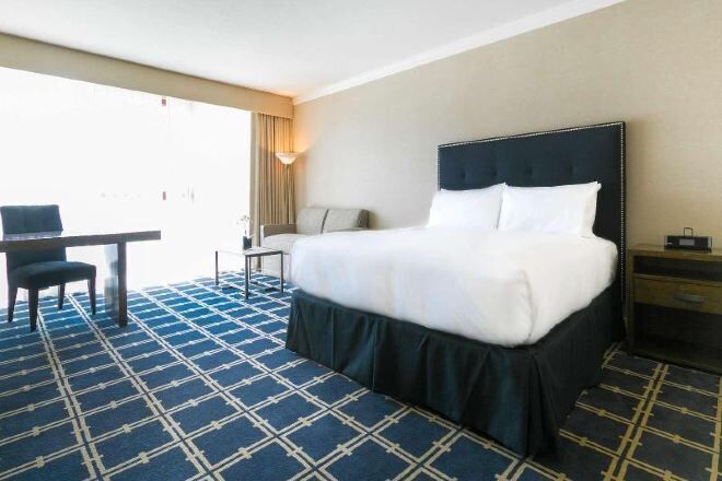 Minibar, in-room safe, desk, iron/ironing board