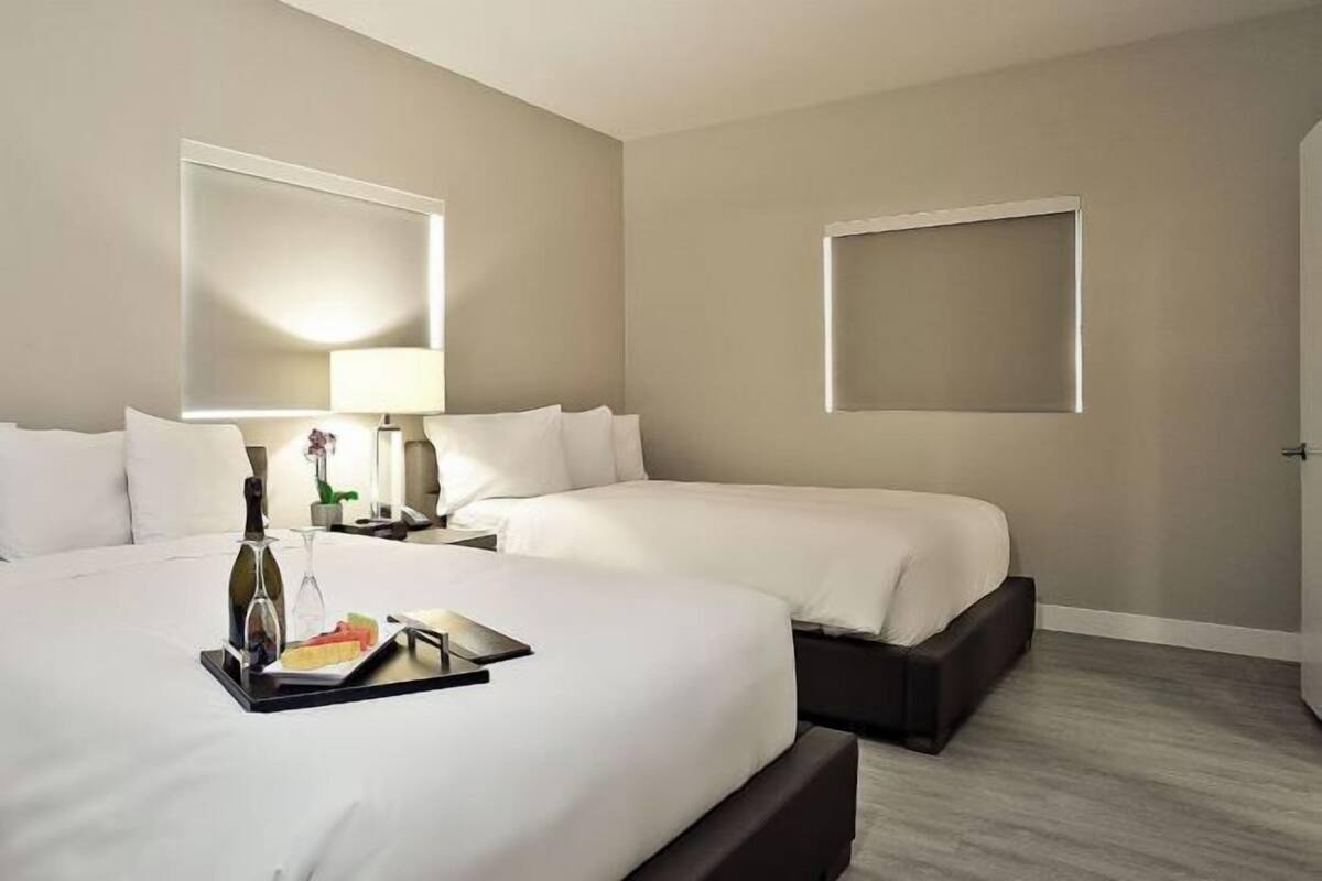 Minibar, in-room safe, desk, iron/ironing board