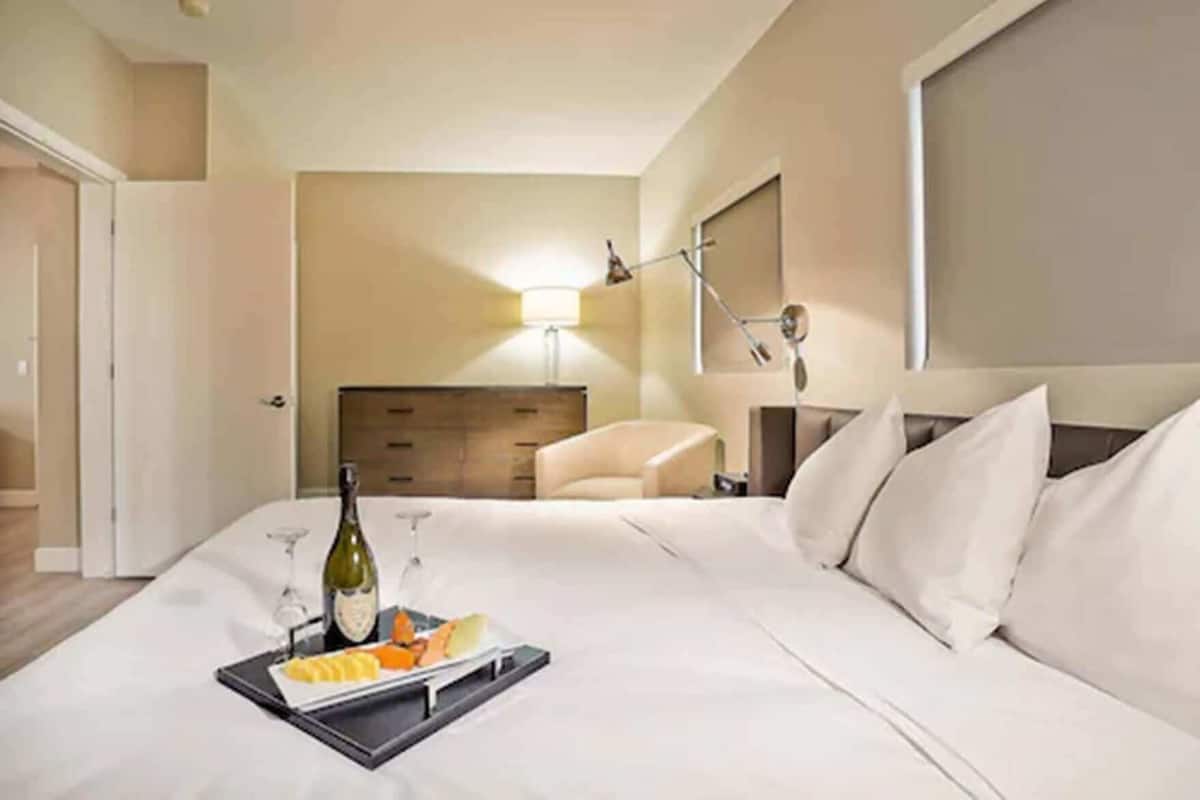 Minibar y caja de seguridad en la habitación