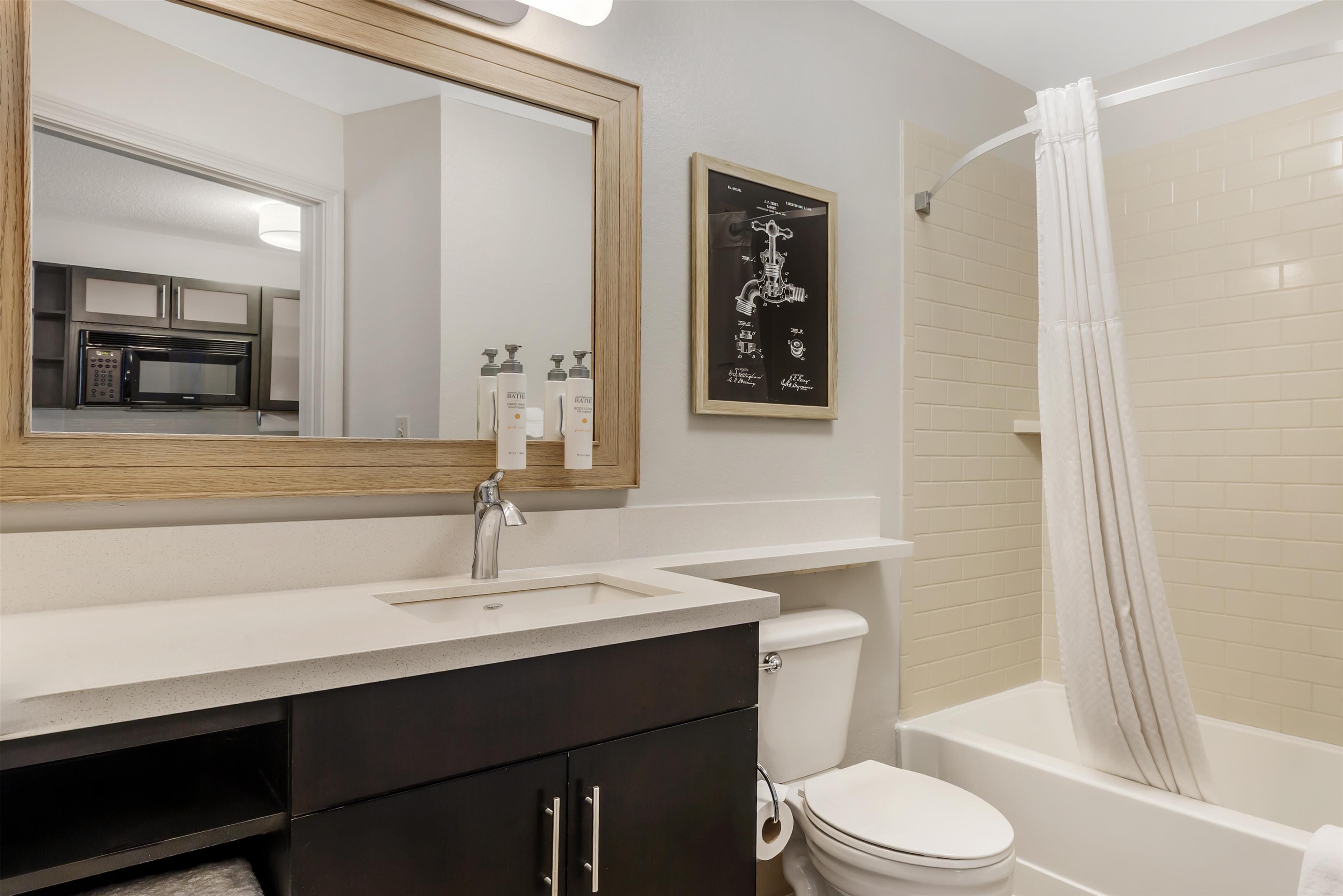 studio suite, 1 queen bed (studio) | bathroom | combined shower/bathtub, free toiletries, hair dryer, towels
