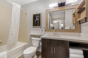 Suite, 1 Queen Bed with Sofa bed (One Bedroom) | Bathroom | Combined shower/bathtub, free toiletries, hair dryer, towels - Sonesta Simply Suites Boston Burlington (Burlington)