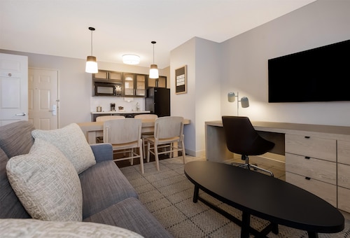 Sonesta Simply Suites Boston Burlington