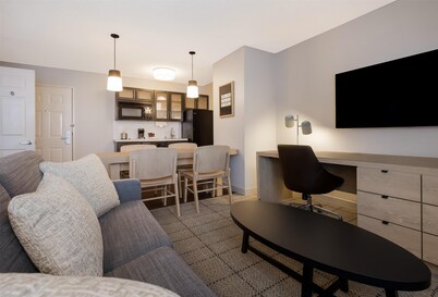 Sonesta Simply Suites Boston Burlington