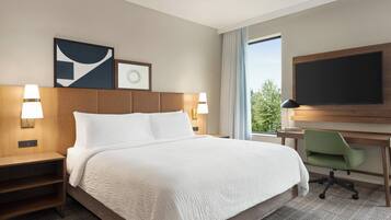 Desk, laptop workspace, iron/ironing board, free WiFi