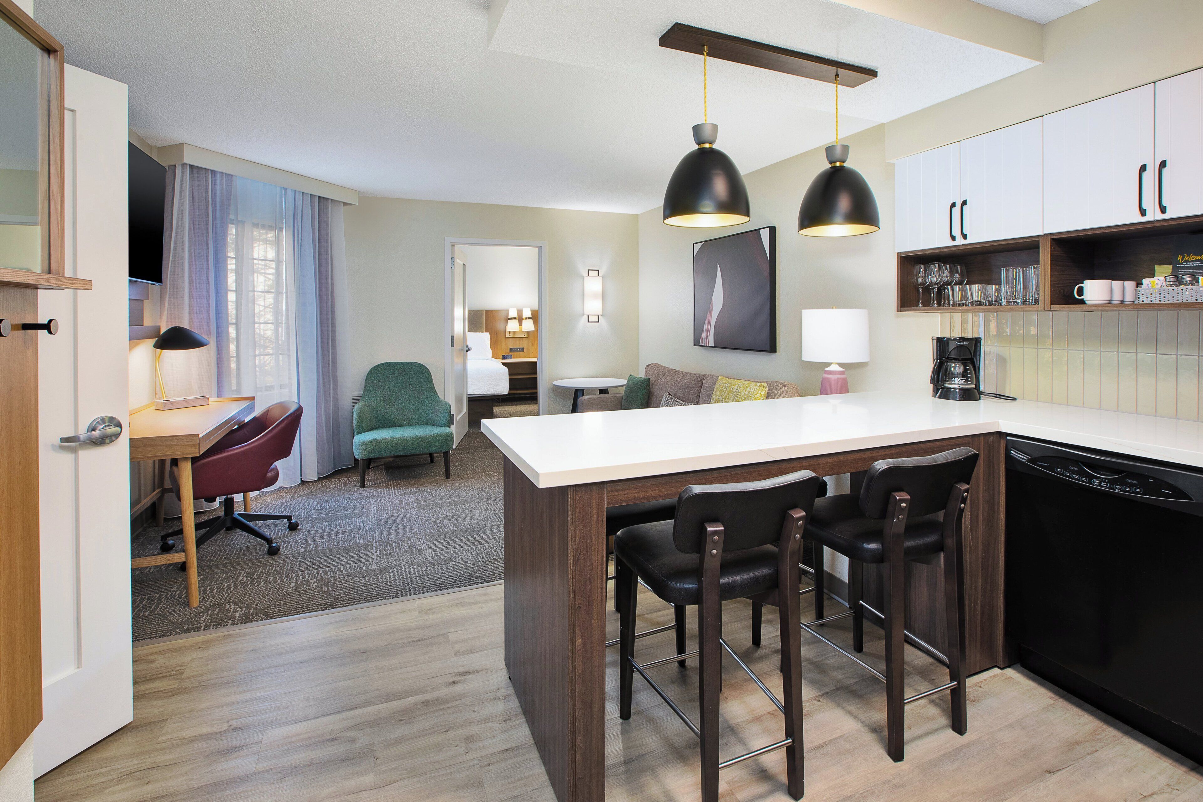 Desk, laptop workspace, iron/ironing board, free WiFi