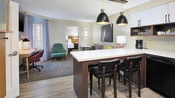 Desk, laptop workspace, iron/ironing board, free WiFi