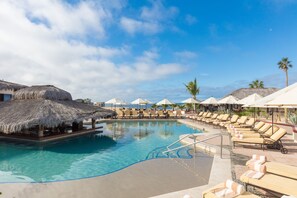 2 piscinas al aire libre, sombrillas, tumbonas