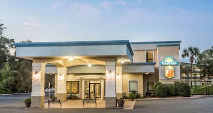 Super 8 by Wyndham Valdosta Mall