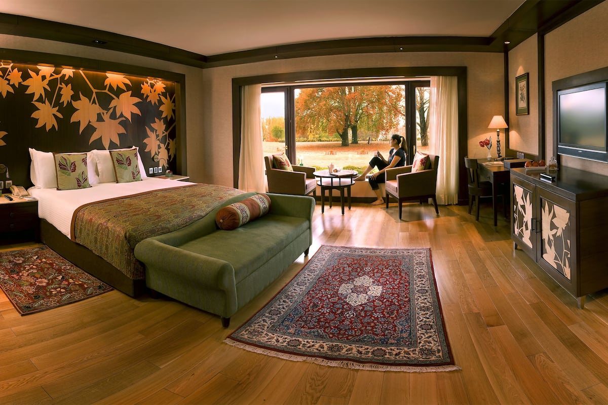 super deluxe ground floor king bed | minibar, in-room safe, desk, laptop workspace