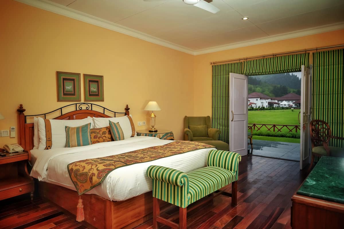 Premium Cottage, 2 Bedrooms (Palace) | Minibar, in-room safe, desk, laptop workspace