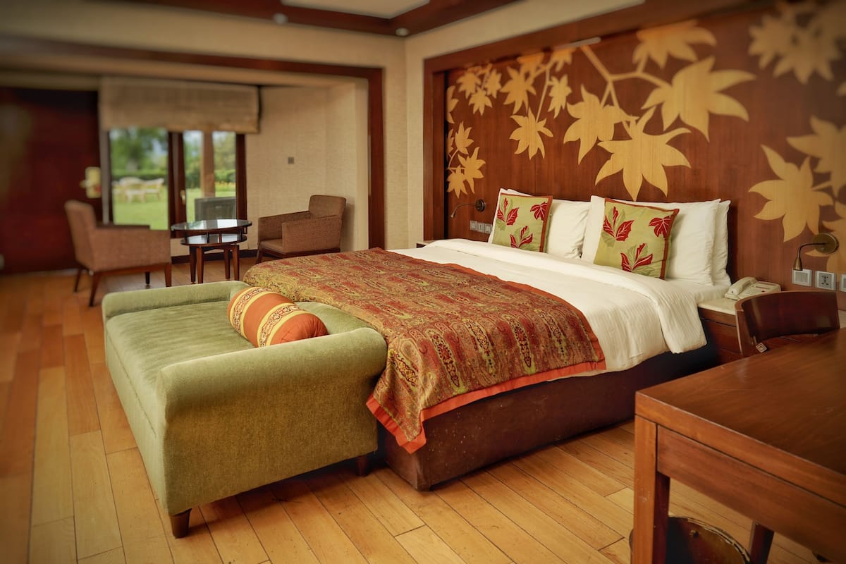 Deluxe Room, 1 King Bed, Ground Floor (Super) | Minibar, in-room safe, desk, laptop workspace