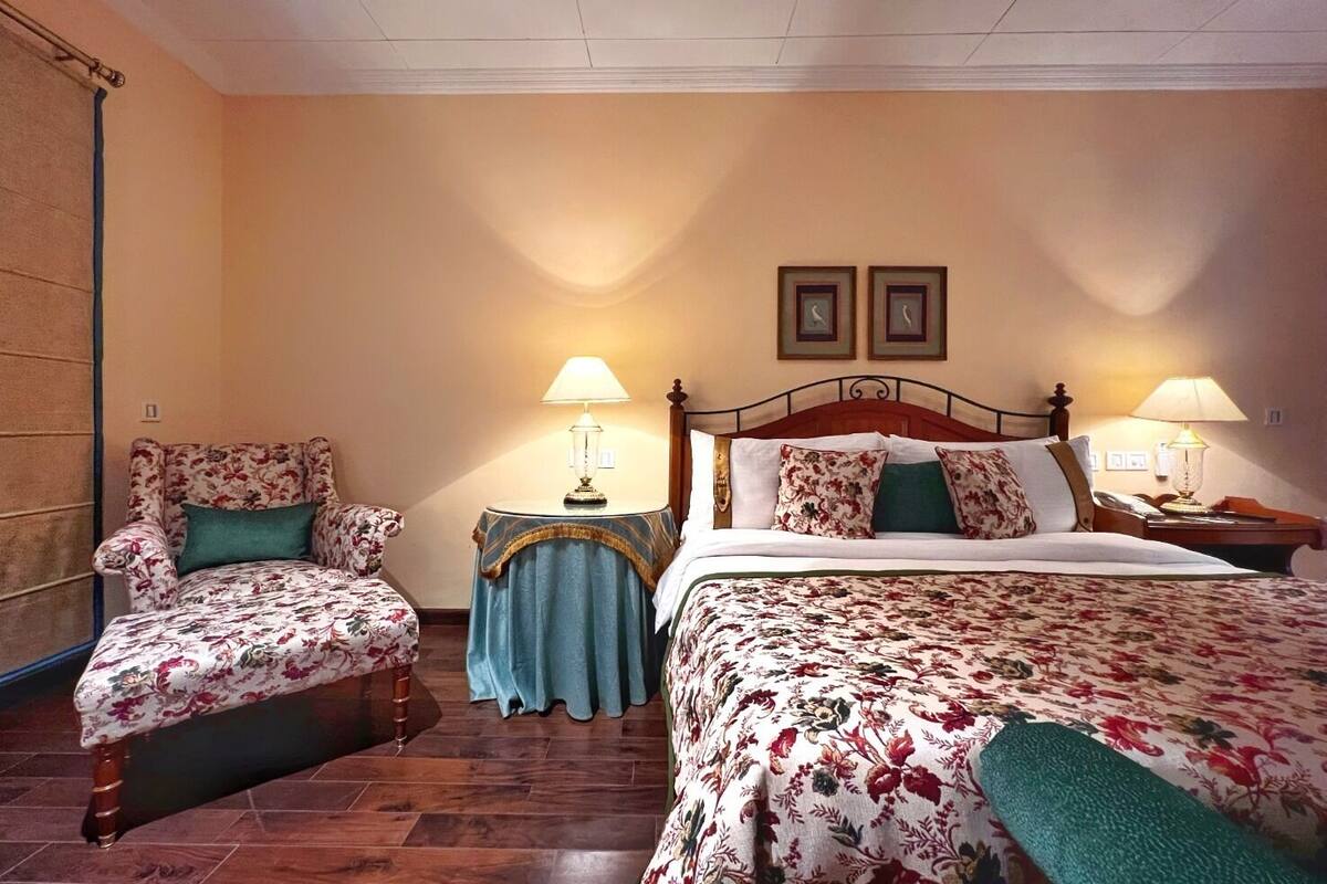 Deluxe Cottage, 2 Bedrooms | Minibar, in-room safe, desk, laptop workspace