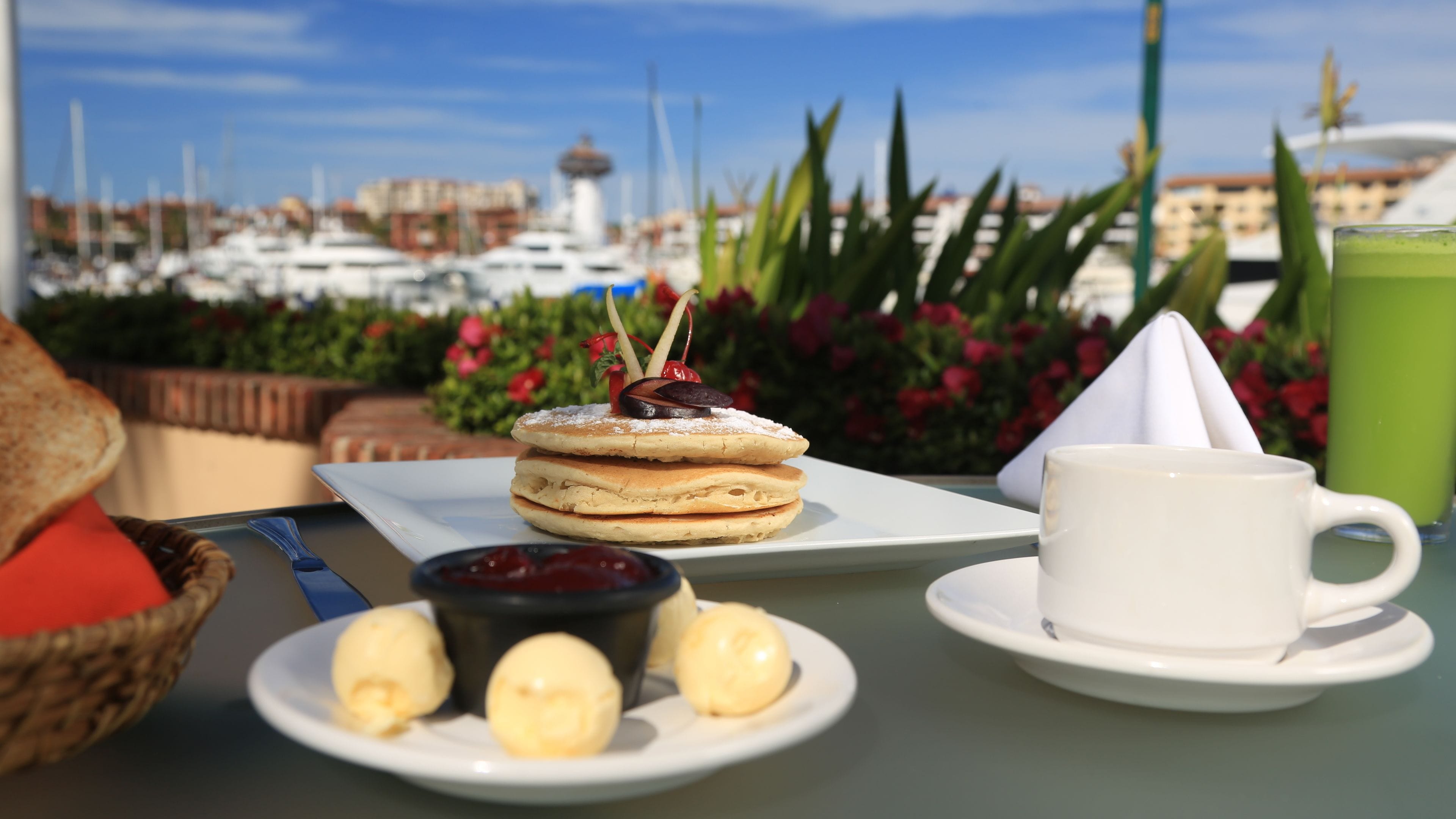 Desayuno a la carta todos los días (con cargo)