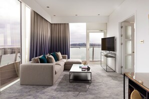 Suite, 1 King Bed, Harbor View (Super King, Tiger Bay) | 1 bedroom, hypo-allergenic bedding, in-room safe, desk