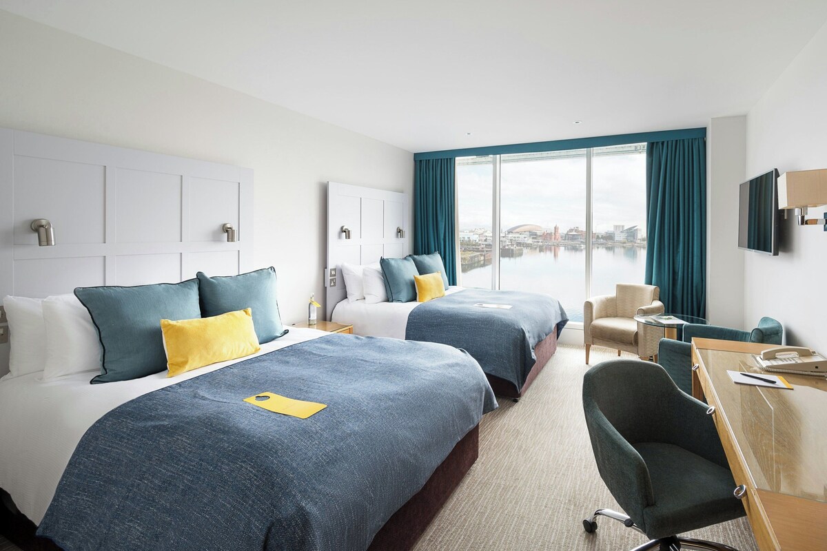 Hypo-allergenic bedding available, in-room safe, desk, soundproofing