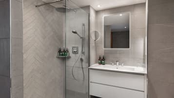 Combined shower/bathtub, eco-friendly toiletries, hair dryer, bathrobes