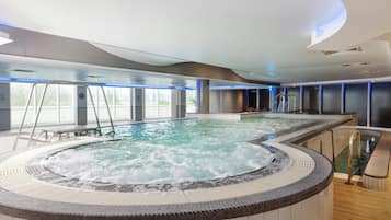 Sauna, hot tub, perawatan tubuh, hidroterapi, dan aromaterapi