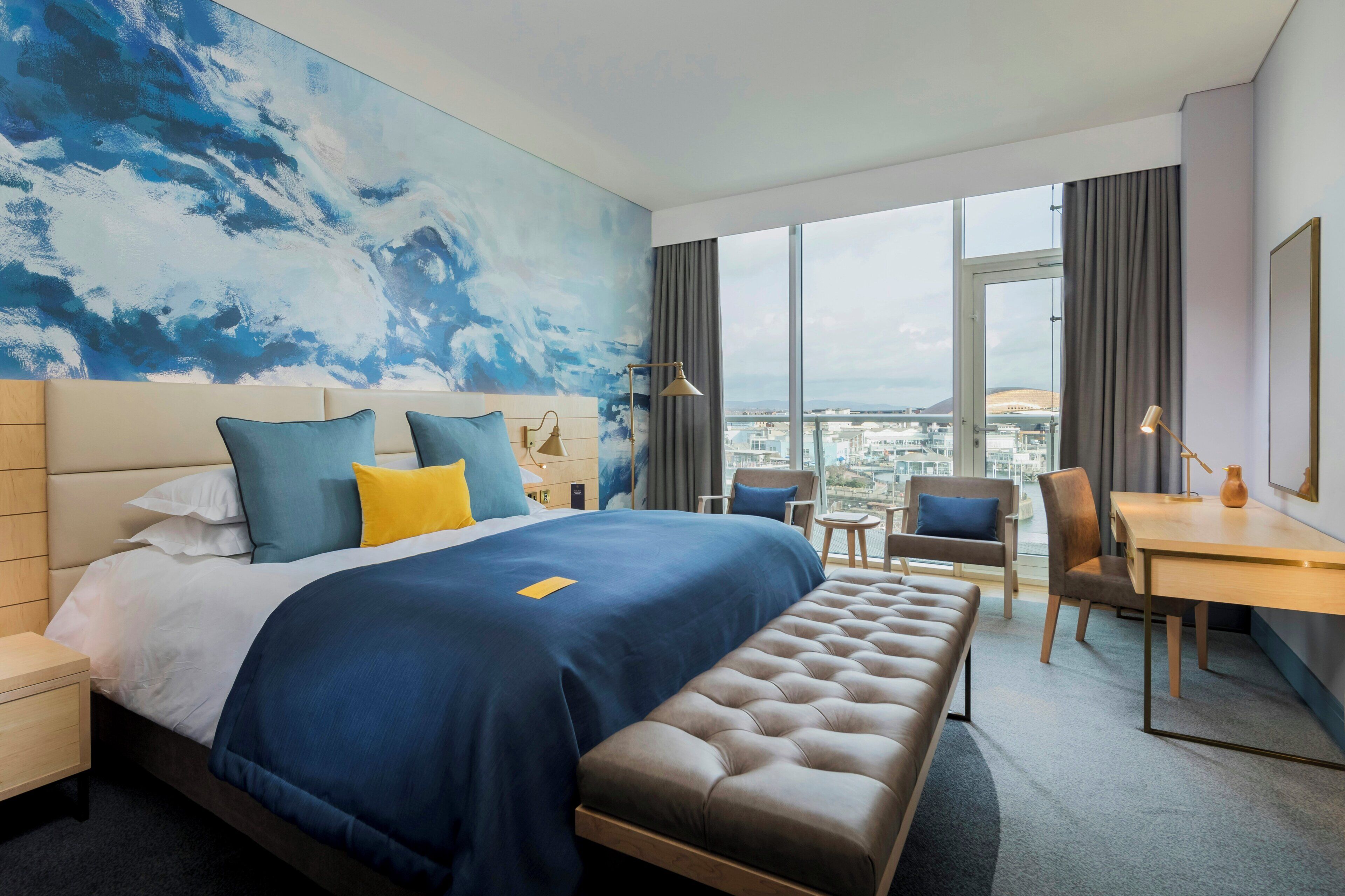 Standard Room, 1 King Bed, Balcony (Mid Floor) | Hypo-allergenic bedding, in-room safe, desk, soundproofing