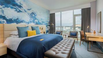 Standard Room, 1 King Bed, Balcony (Mid Floor) | Hypo-allergenic bedding, in-room safe, desk, soundproofing