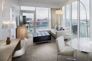 Hypo-allergenic bedding, in-room safe, desk, soundproofing