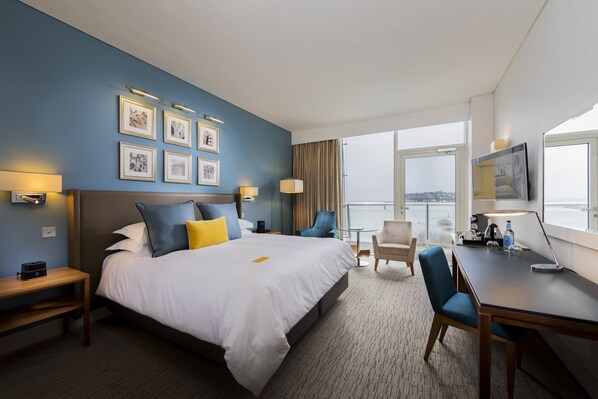 Standard Room, 1 King Bed, Balcony (Minifridge)