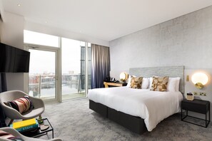 Junior Suite, 1 King Bed (Super King, Tiger Bay) | Hypo-allergenic bedding, in-room safe, desk, soundproofing - voco St David's Cardiff by IHG (Cardiff)